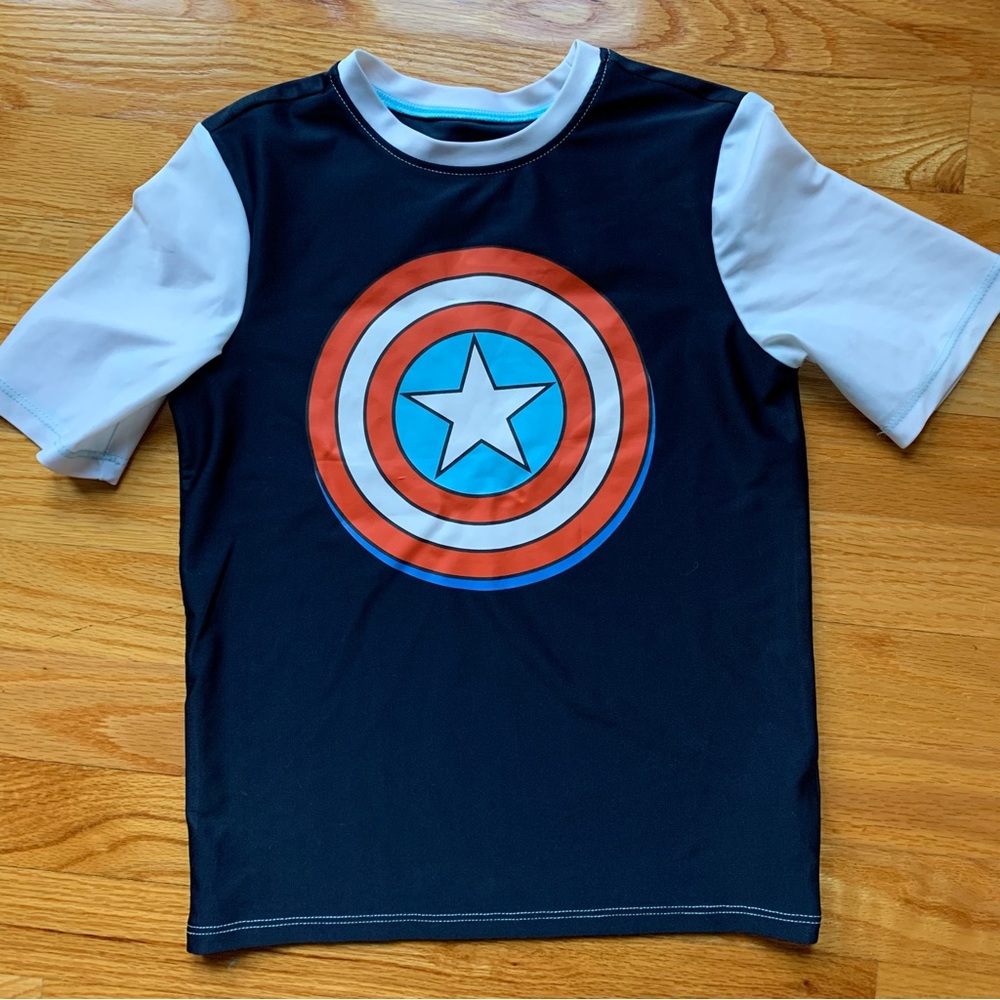 Captain America Rashguard - size small (6-7)